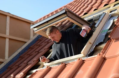 Pose de fenêtres de toit Velux à Périgné
